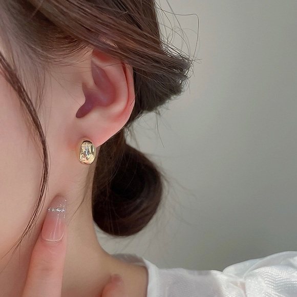 Gold Colored Metal Earring - Picture 2 of 7